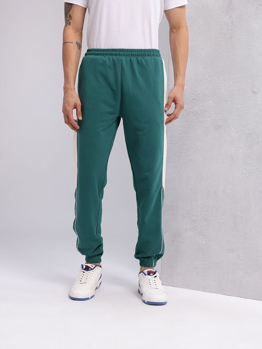 HRX by Hrithik Roshan Men Contrast Side Panel Lifestyle Track Pants