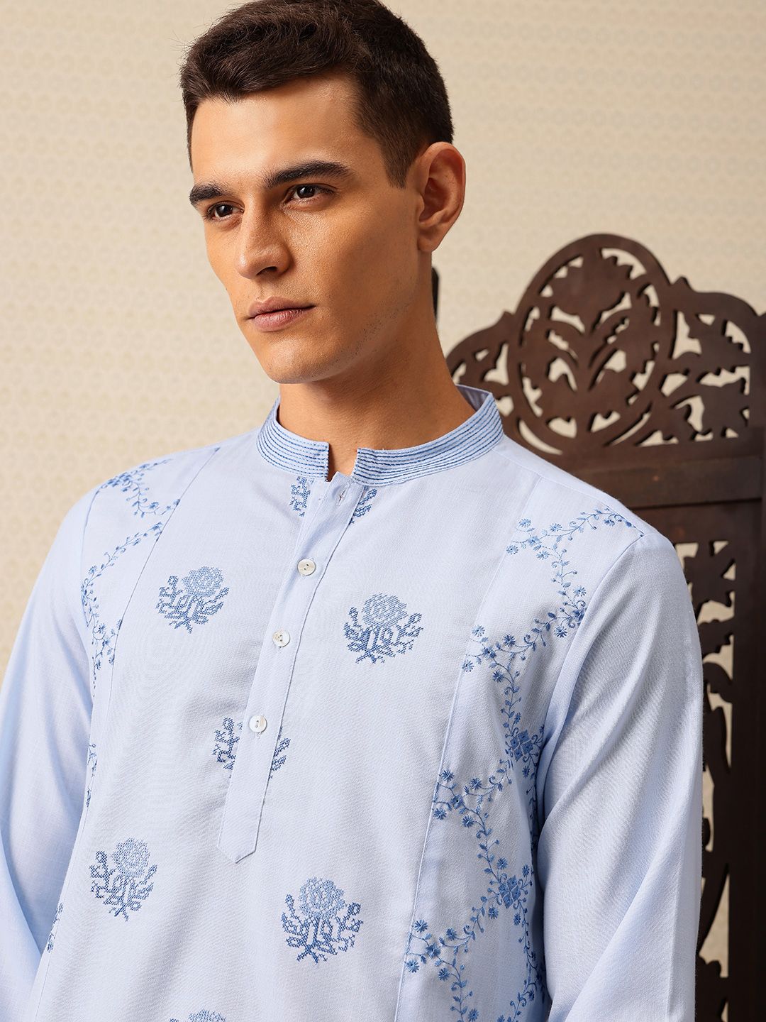 House of Pataudi Floral Embroidered Mandarin Collar Thread Work Jashn Kurta with Trousers