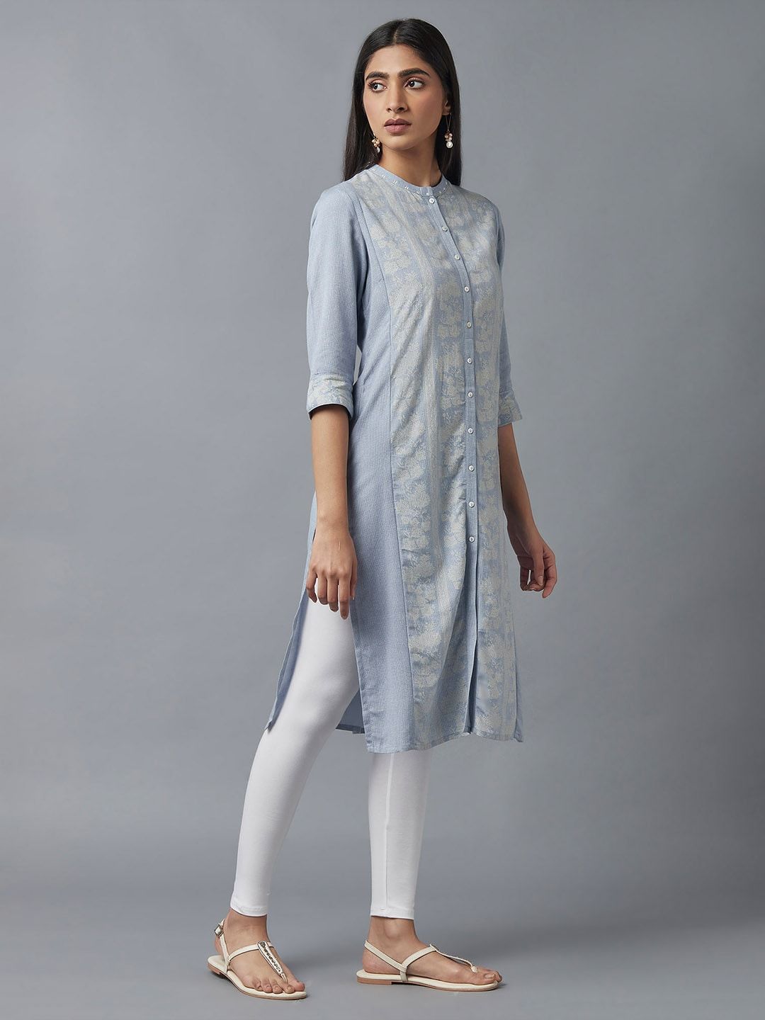 W Women Blue & White Ethnic Motifs Printed Thread Work Kurta
