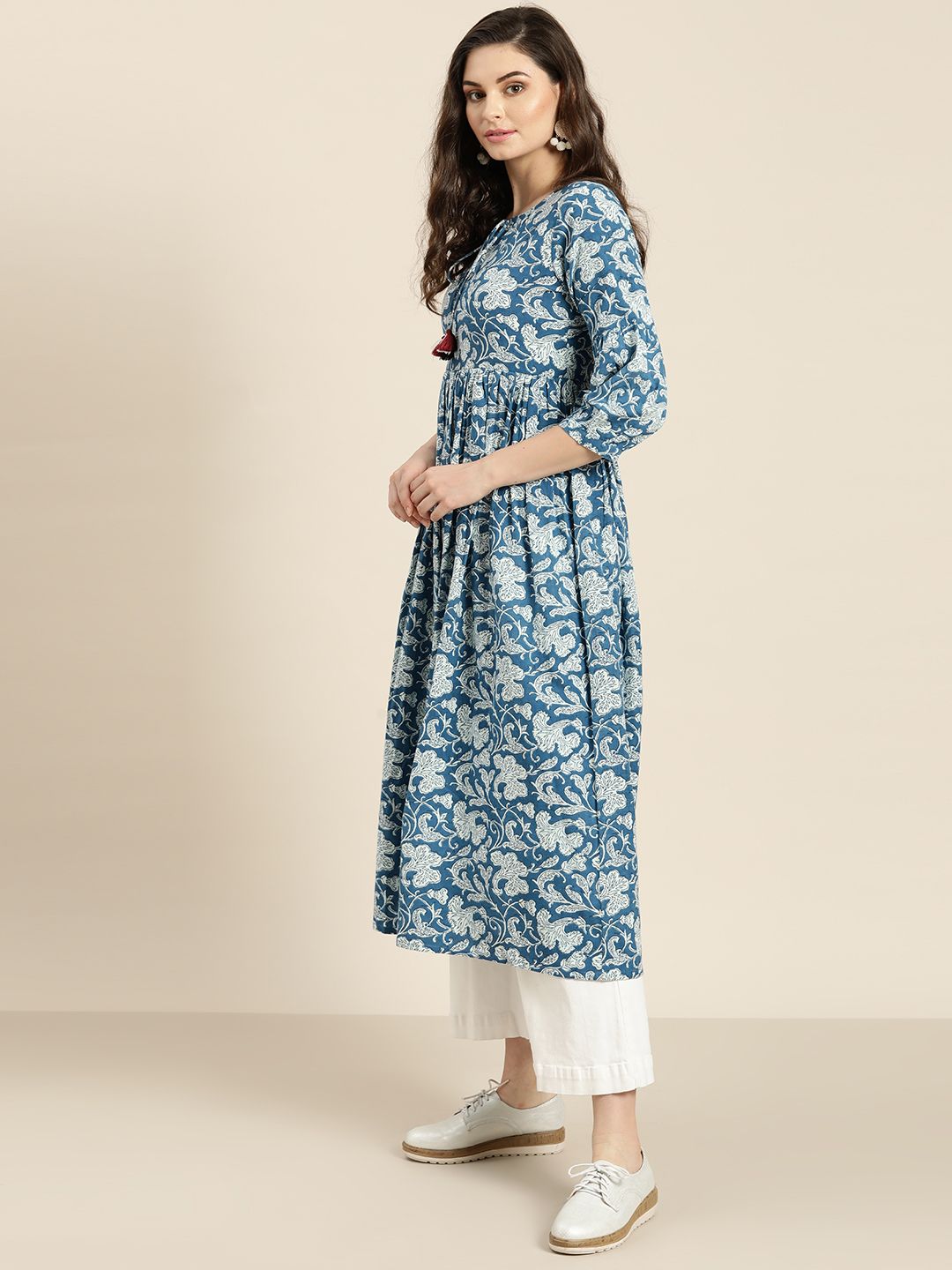Shae by SASSAFRAS Women Blue & Off-White Printed Anarkali Kurta