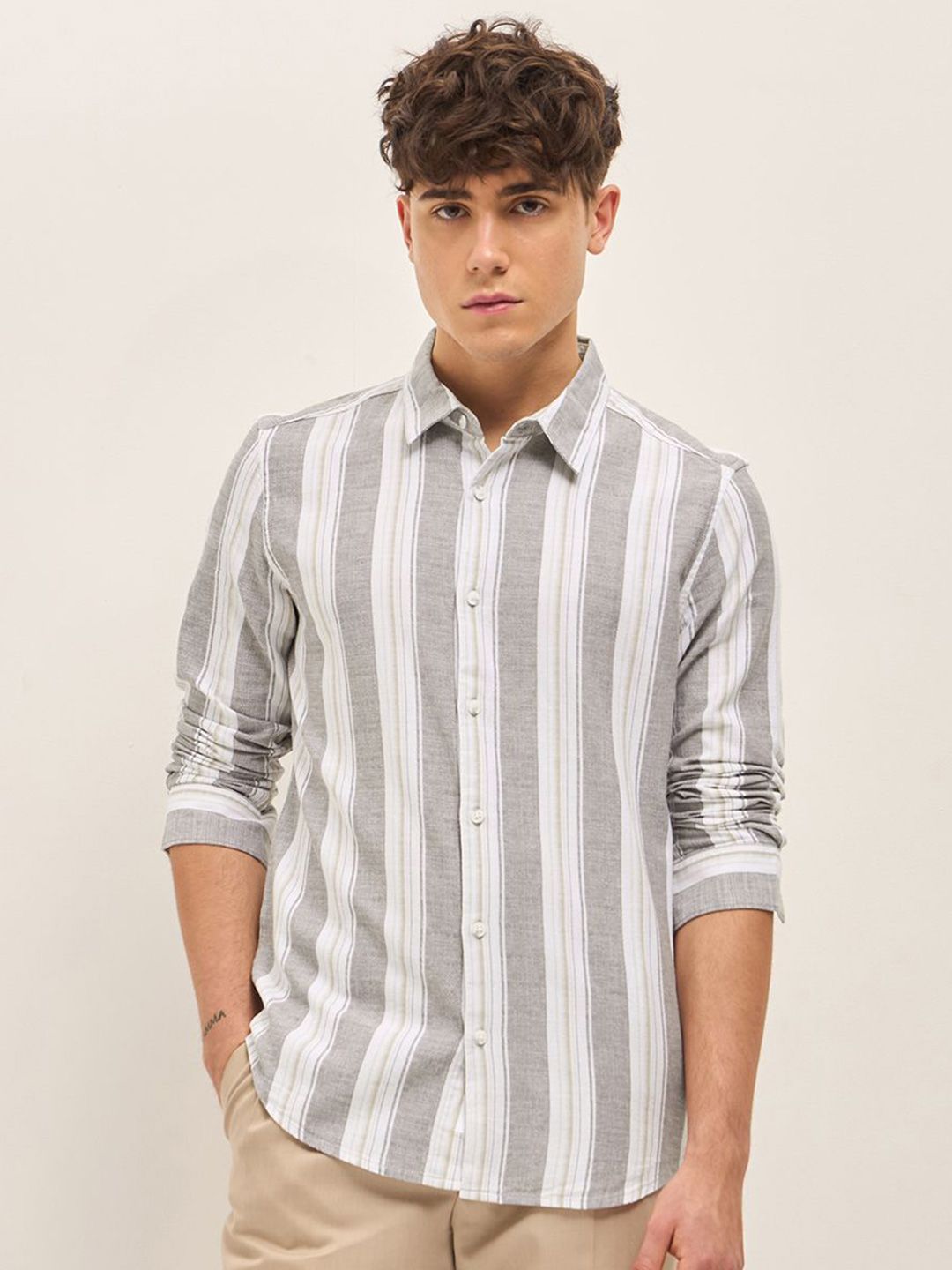 THE BEAR HOUSE Men Spread Collar Vertical Striped Cotton Slim Fit Casual Shirt