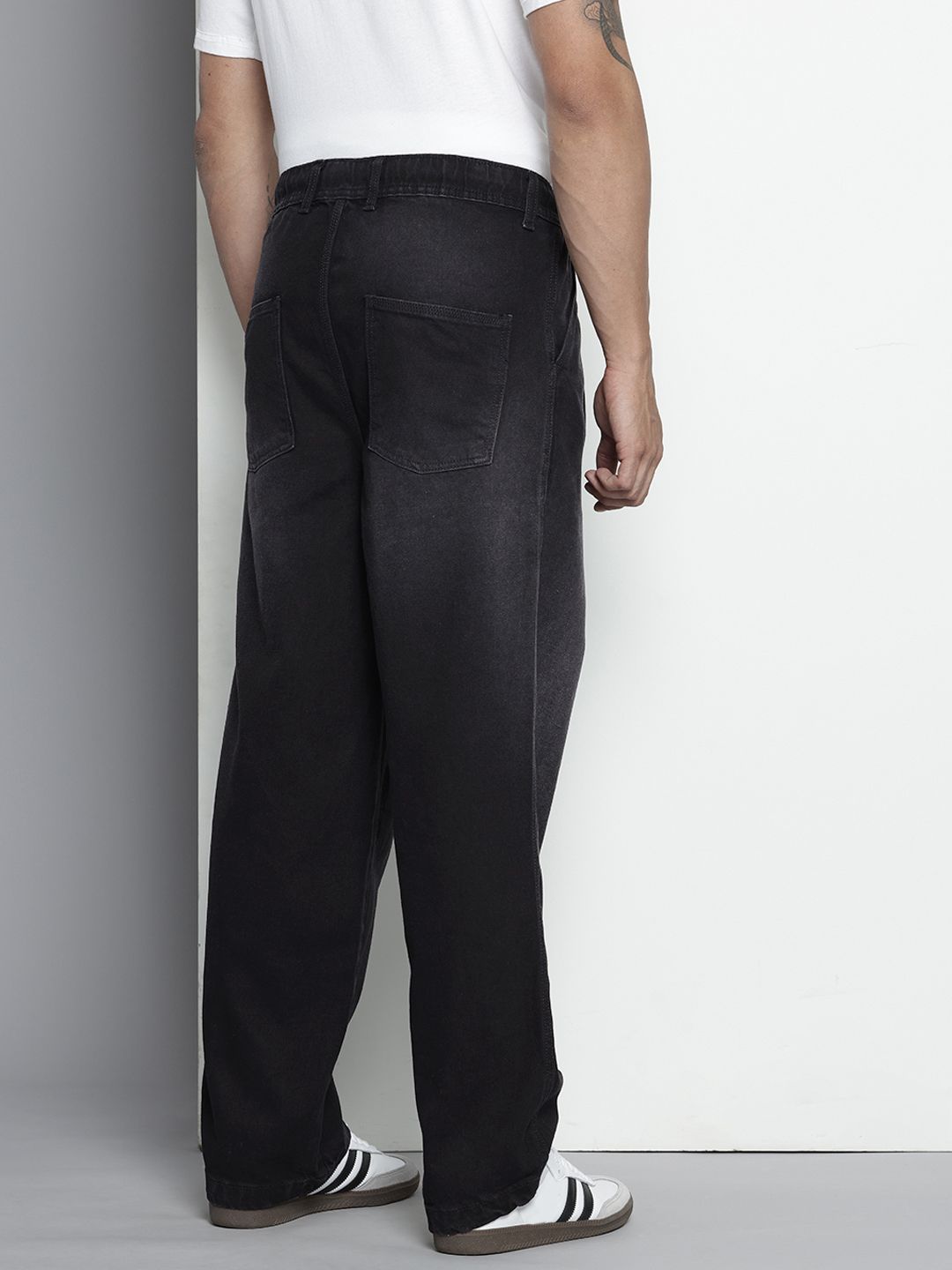The Indian Garage Co Men Pleated Relaxed Fit Pure Cotton Jeans