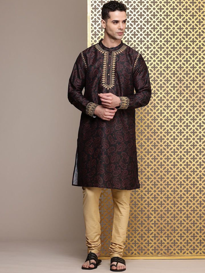 House of Pataudi Paisley Printed Regular Jashn Kurta with Churidar