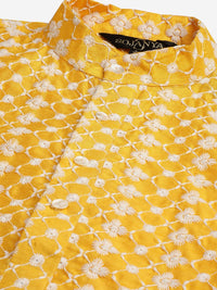 SOJANYA Kurta Sulam Lelaki Kuning & Putih dengan Piyama & Jaket Nehru