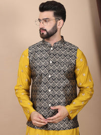 Kurta Sutera Kapas Bersulam Bunga Anouk Mustard-Kuning dengan Jaket Churidar & Nehru