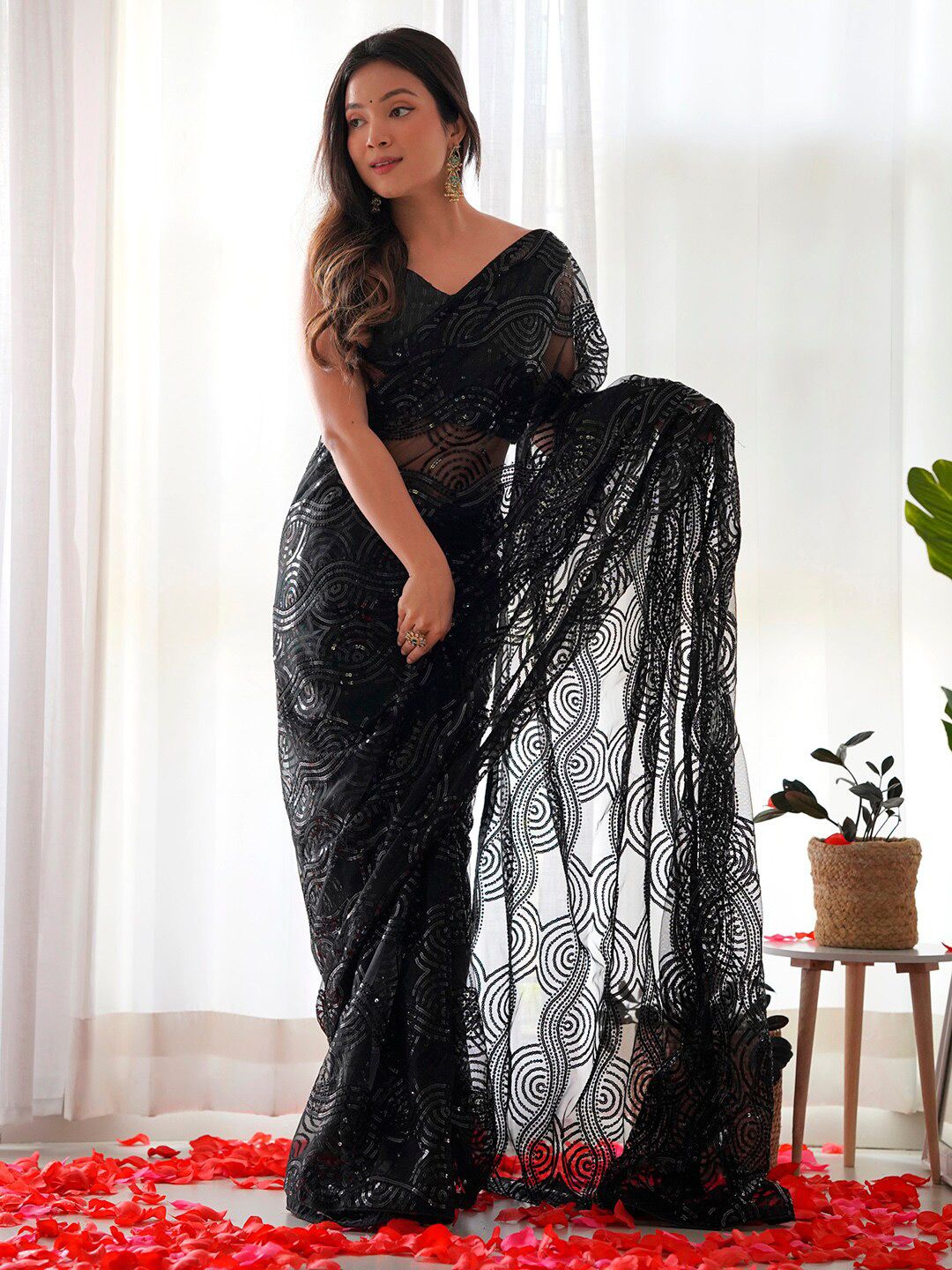 Saree mall Embellished Sequinned Net Sarees