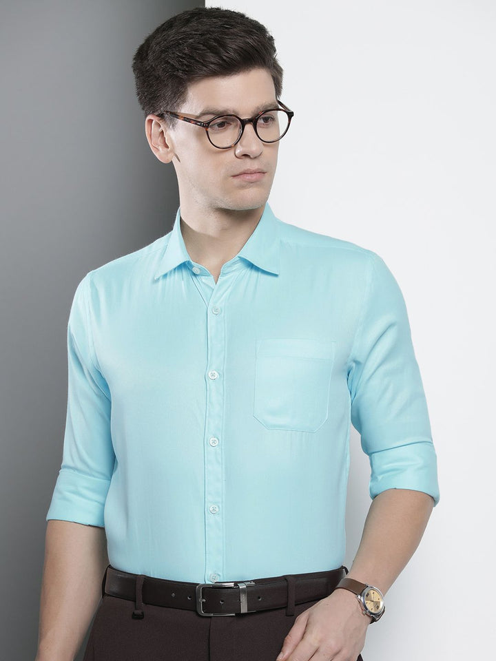 The Indian Garage Co. X Luxe Men Solid Slim Fit Opaque Formal Shirt