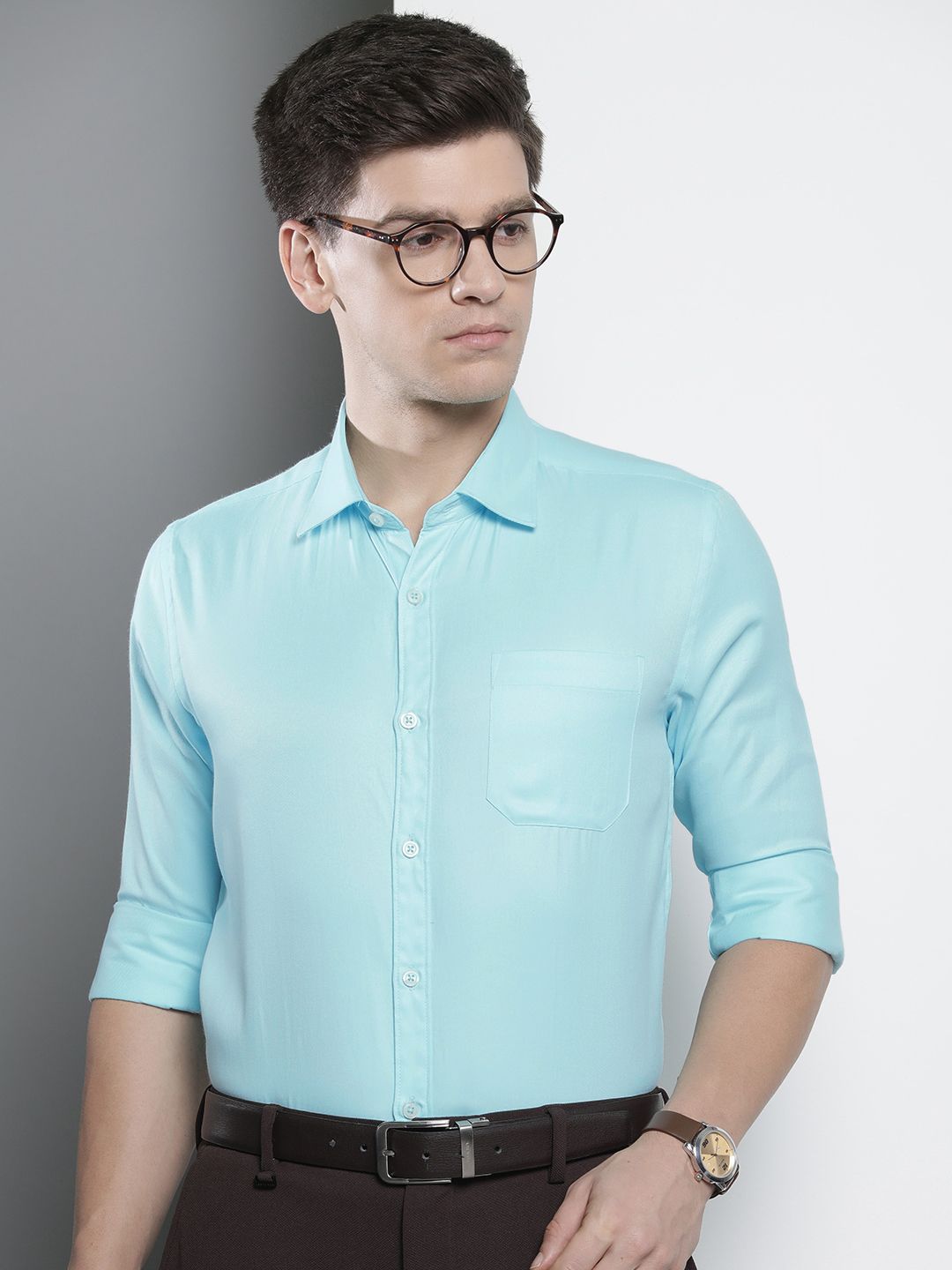 The Indian Garage Co. X Luxe Men Solid Slim Fit Opaque Formal Shirt