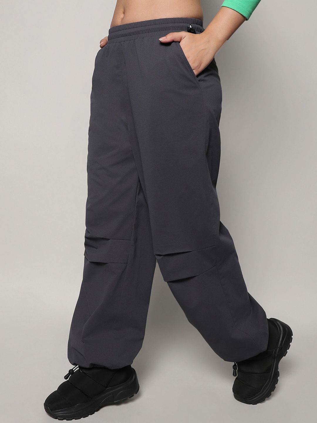 Campus Sutra Women Relaxed Loose Fit Easy Wash Pleated Chinos Trousers