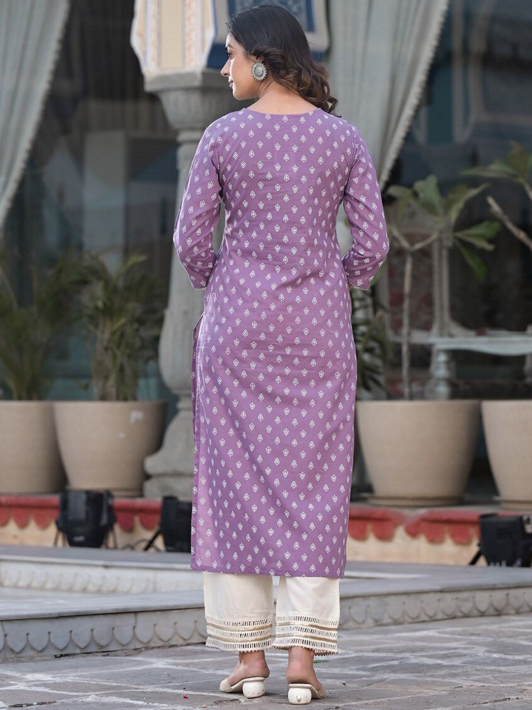 Varanga Ethnic Motifs Printed Sequinned Cotton Straight Kurta