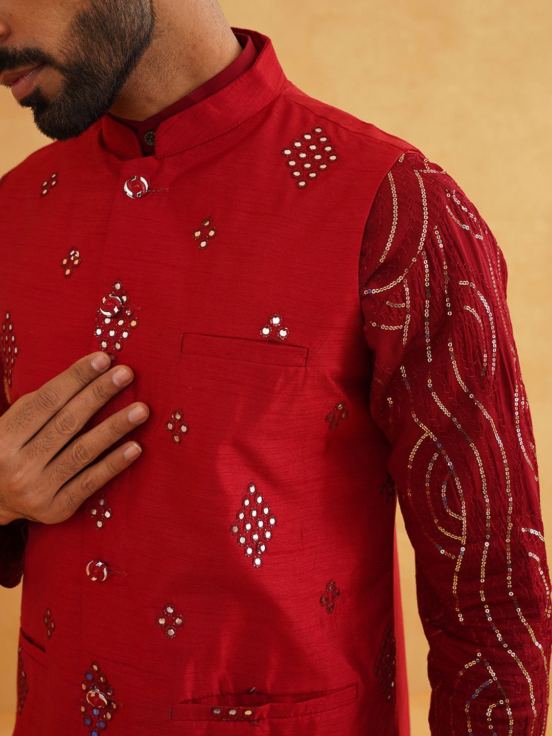 SOJANYA Kurta Kapas Tulen Berlabuci Bersulam dengan Jaket Churidar & Nehru Berhias