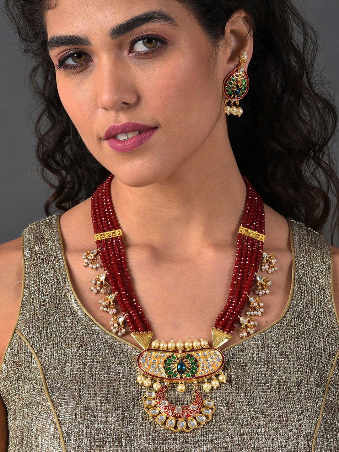 SOHI Gold-Plated White & Maroon Kundan-Studded & Pearl Beaded Jewellery Set