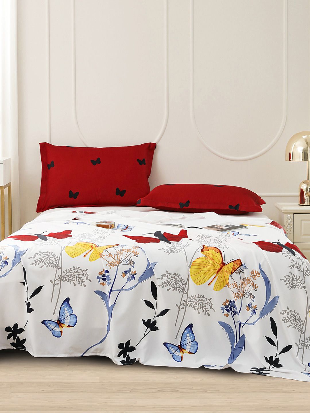 Story@home White & Red Floral Printed 240 TC Satin Finish Queen Bedsheet Set