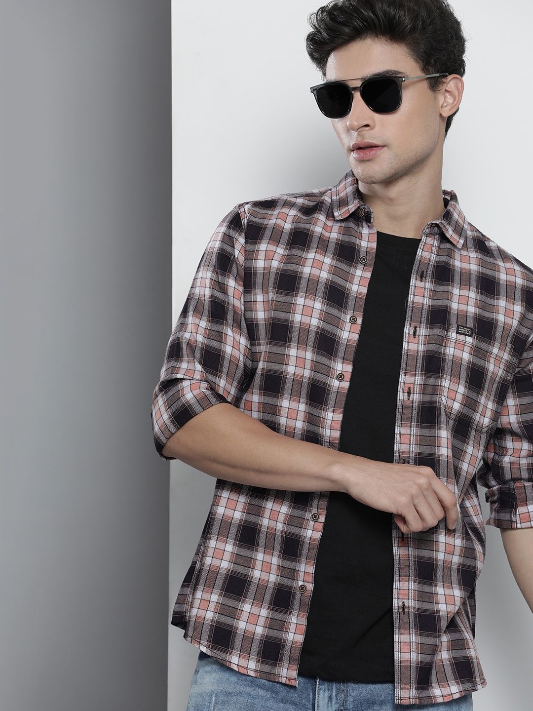 The Indian Garage Co Men Navy Blue & Peach-Coloured Cotton Checked Casual Shirt