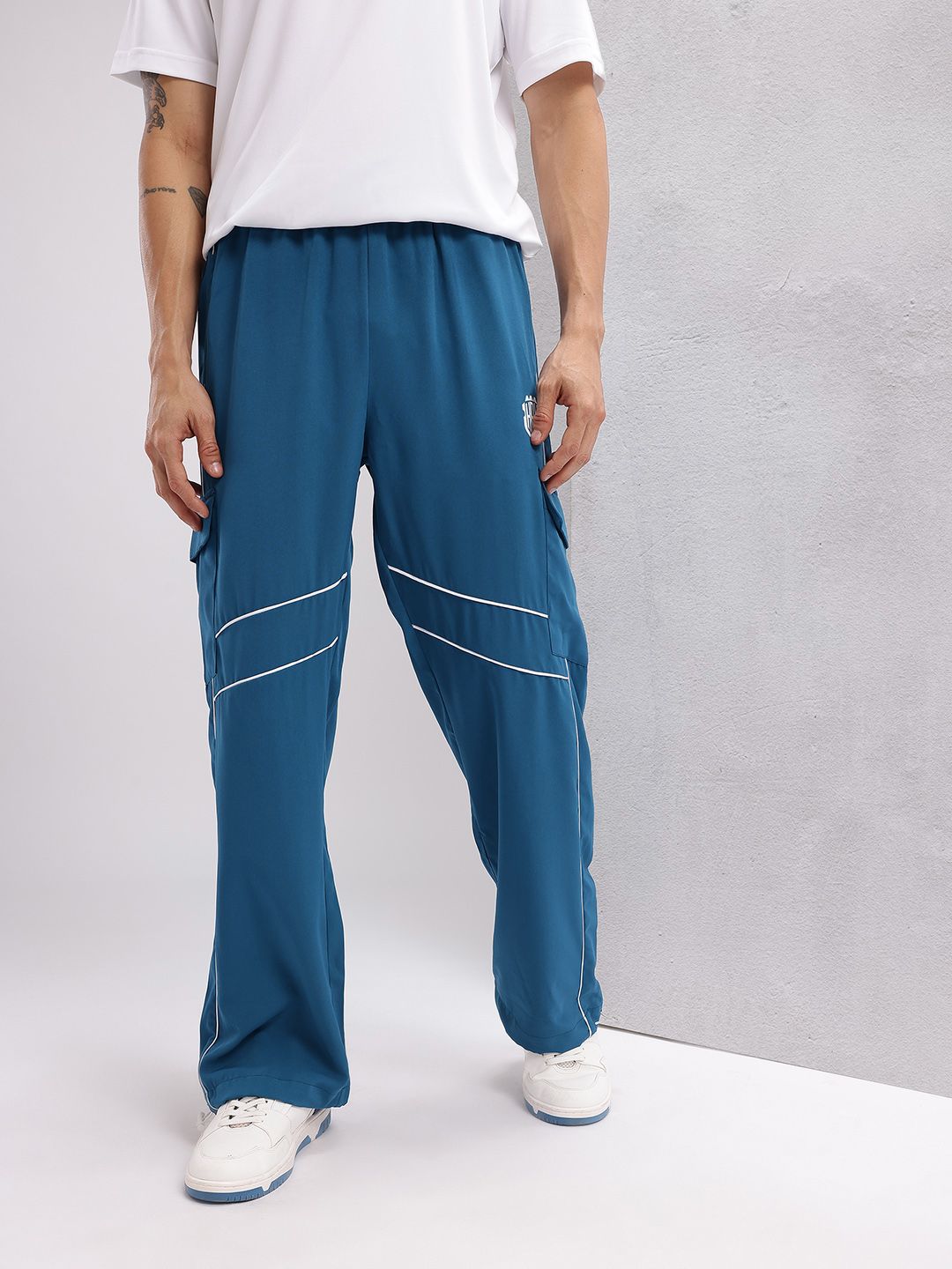 HRX by Hrithik Roshan Men Piping Detail Lifestyle Parachute Track Pants