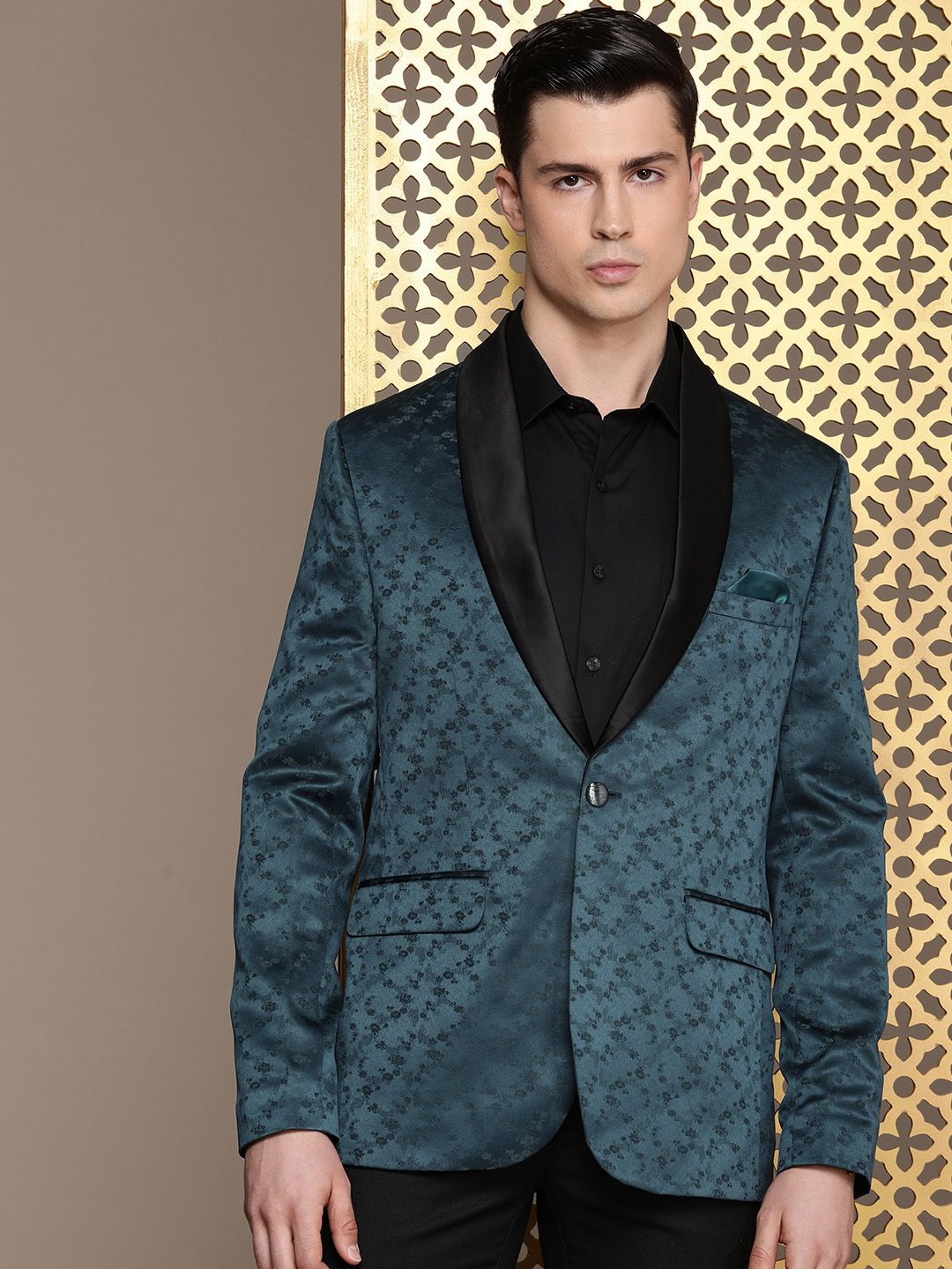 House of Pataudi Men Single-Breasted Tuxedo