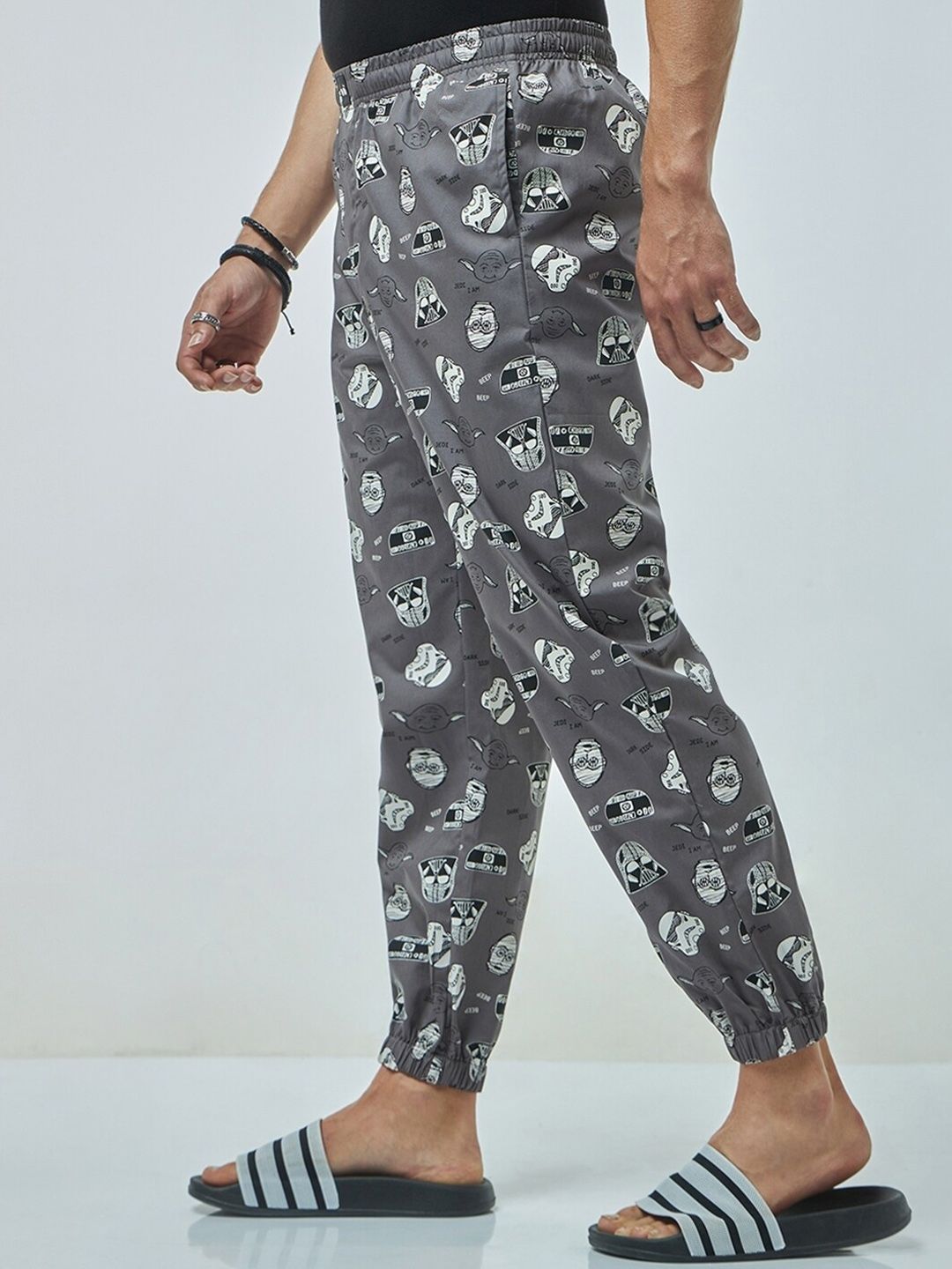 Bewakoof Grey Men Printed Pure Cotton Joggers