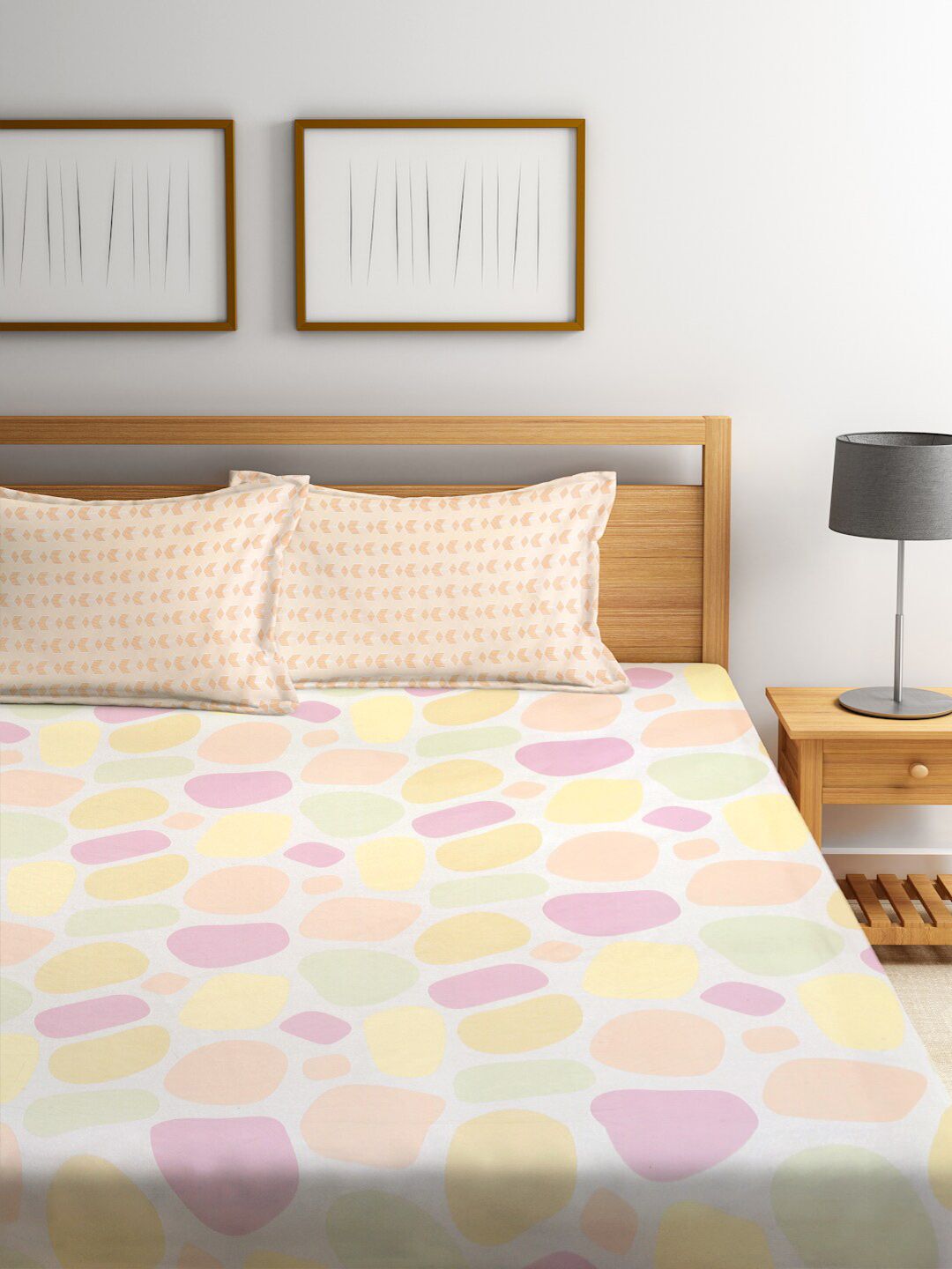 KLOTTHE Beige & Pink Printed 300TC Fitted Double King Bedsheet With 2 Pillow Covers