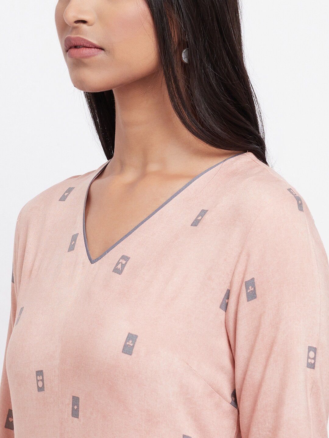 W Geometric Printed V-Neck A-Line Kurta with Trousers
