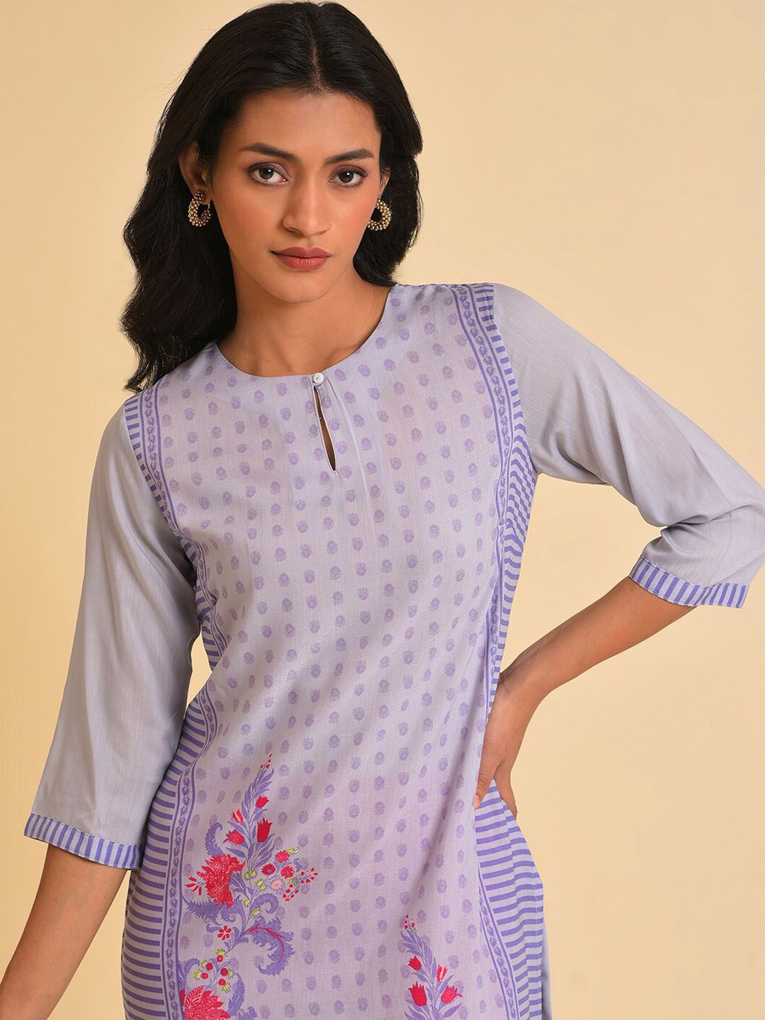 W Floral Printed Keyhole Neck Panelled Kurta with Leggings