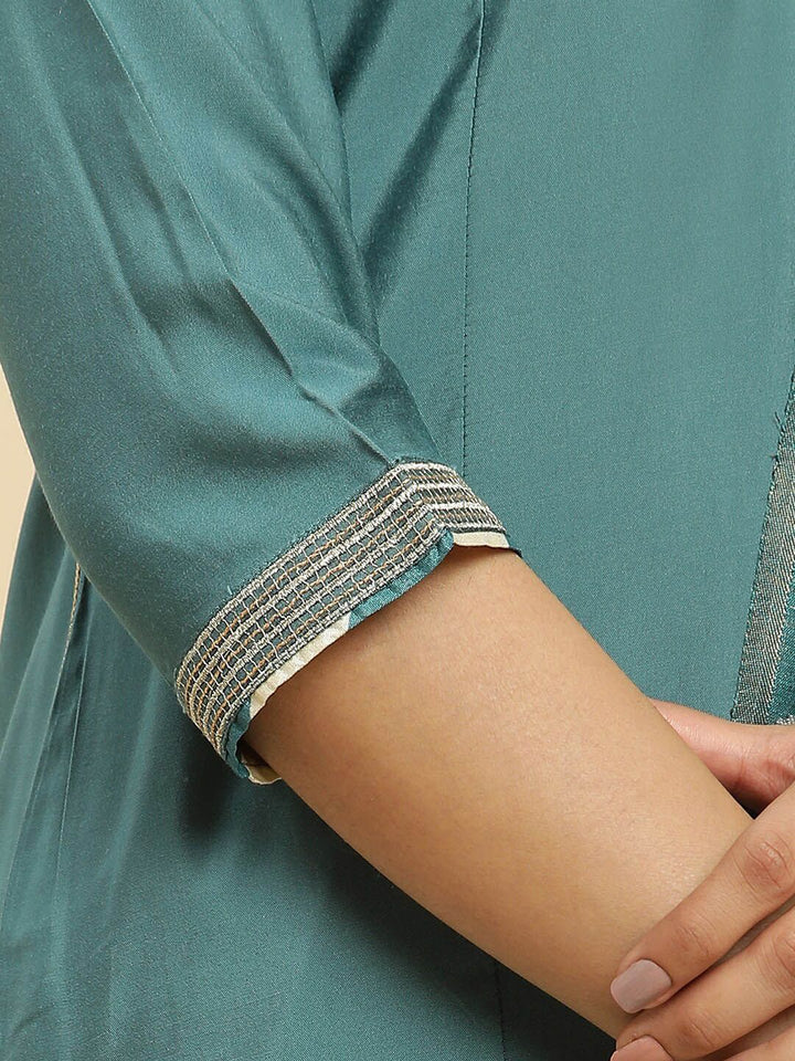 W V-Neck Kurta With Trousers & Dupatta