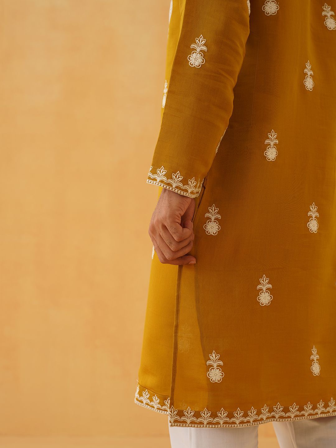 SOJANYA LUXE Ethnic Motifs Embroidered Thread Work Straight Kurta With Trousers