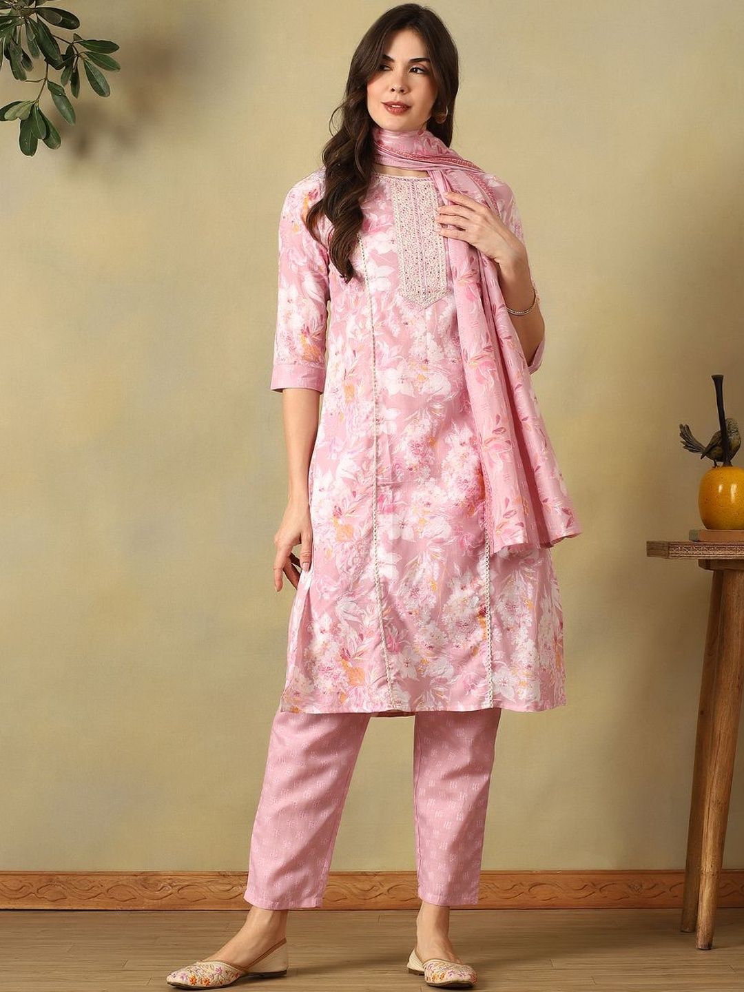 Mamicha Women Floral Printed Regular Thread Work Pure Cotton Kurta with Trousers & With Dupatta