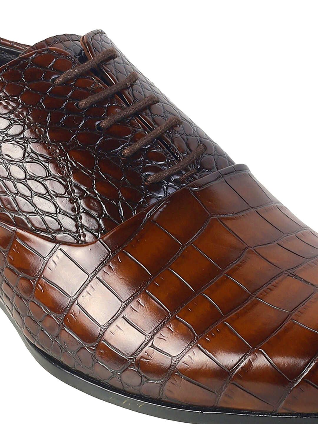 Metro Men Textured Lace Up Leather Brogues