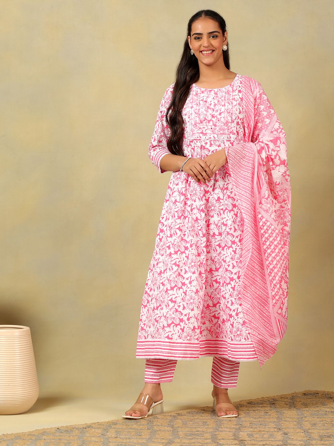 Mamicha Women Floral Printed Regular Pure Cotton Kurta with Trousers & With Dupatta