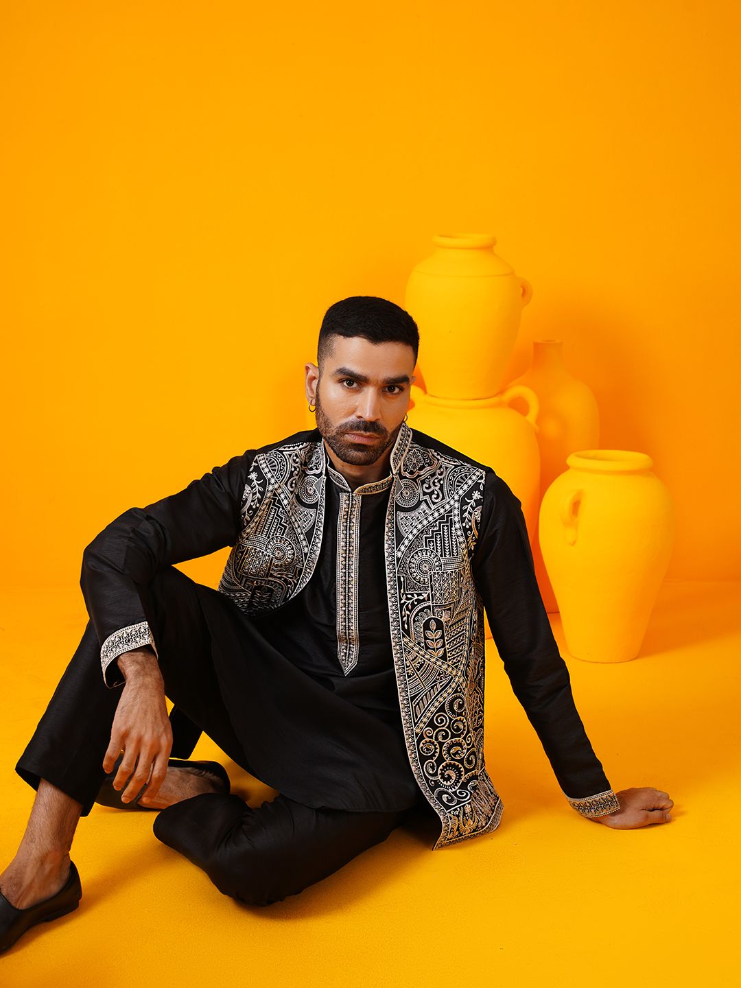 SOJANYA LUXE Kurta Lurus Kolar Mandarin Sulam Bunga Dengan Seluar Dan Jaket
