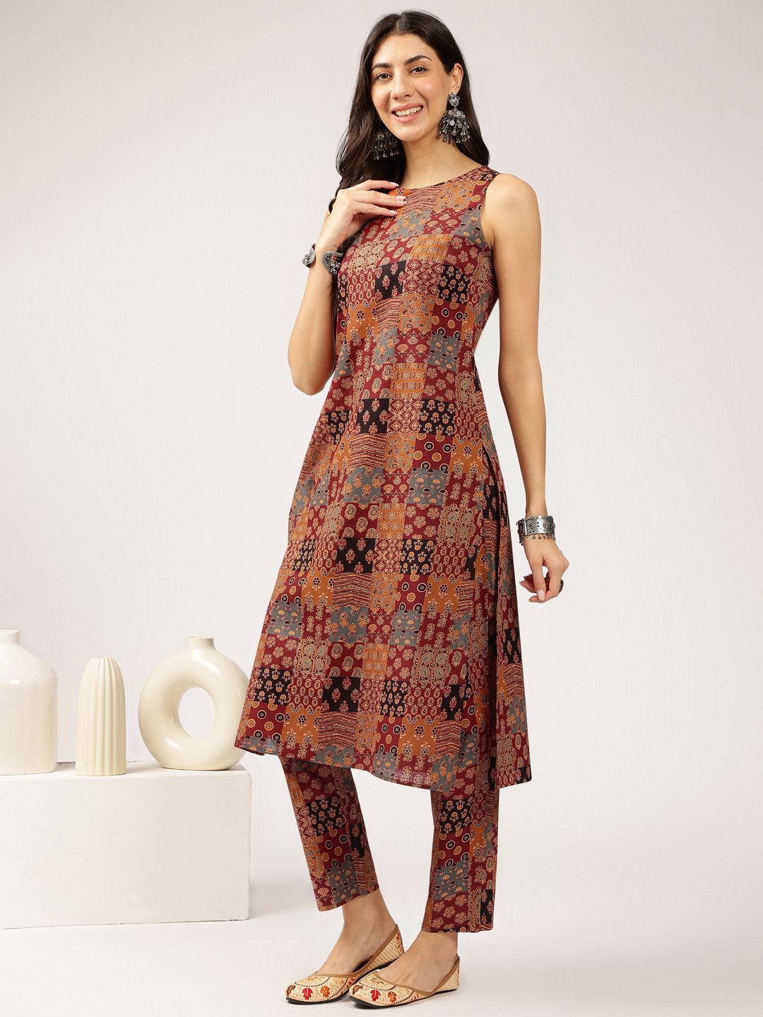 Anouk Ethnic Floral Printed Round Neck Sleeveless Side Slits Kurta with Trouser