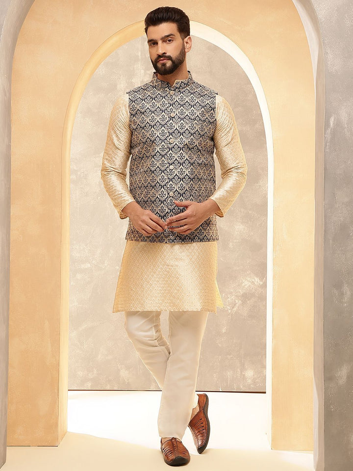 Anouk Beige Woven Design Jacquard Silk Straight Kurta Dengan Piyama Dan Jaket Nehru