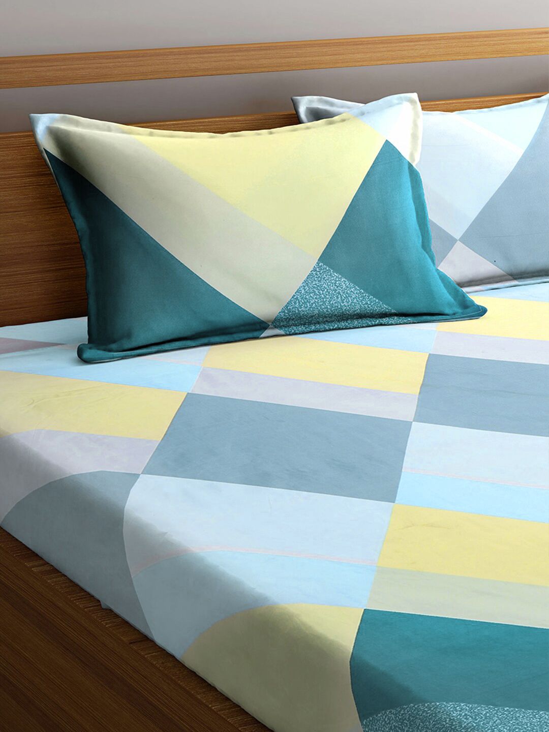 KLOTTHE Turquoise Blue Geometric Flat 300 TC King Bedsheet with 2 Pillow Covers-250X225 cm