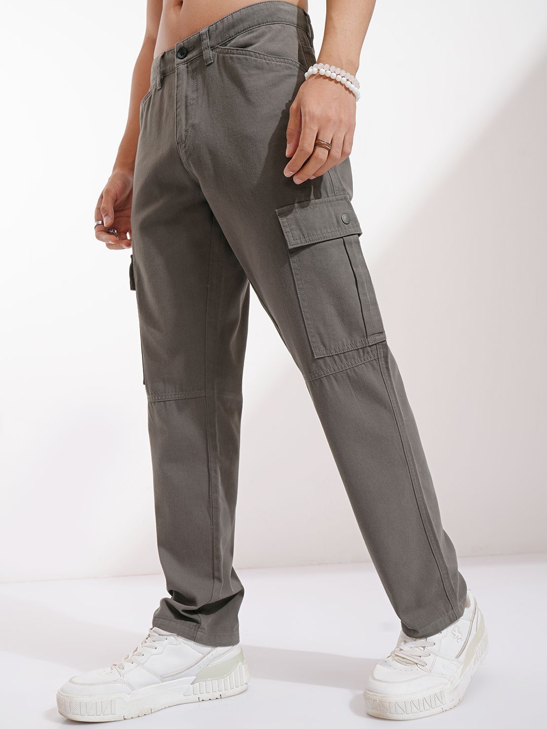 HIGHLANDER Men Straight Fit Easy Wash Cargos Trousers