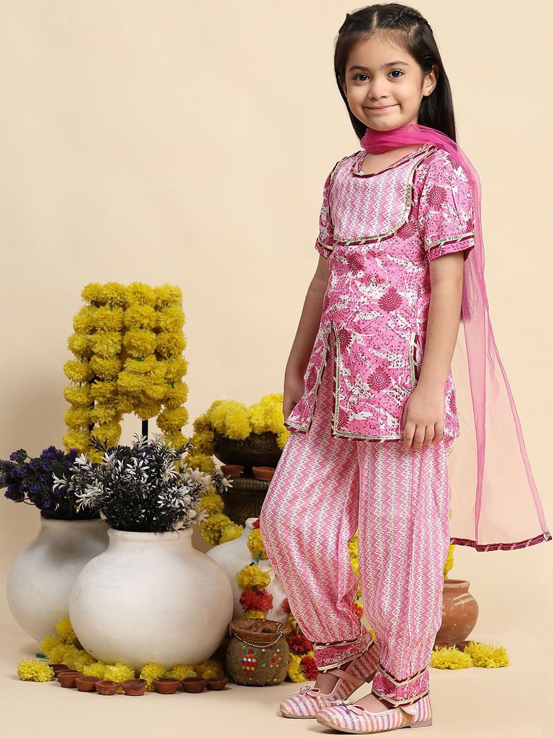 Cutiekins Girls Floral Printed Straight Kurta with Salwar & With Dupatta