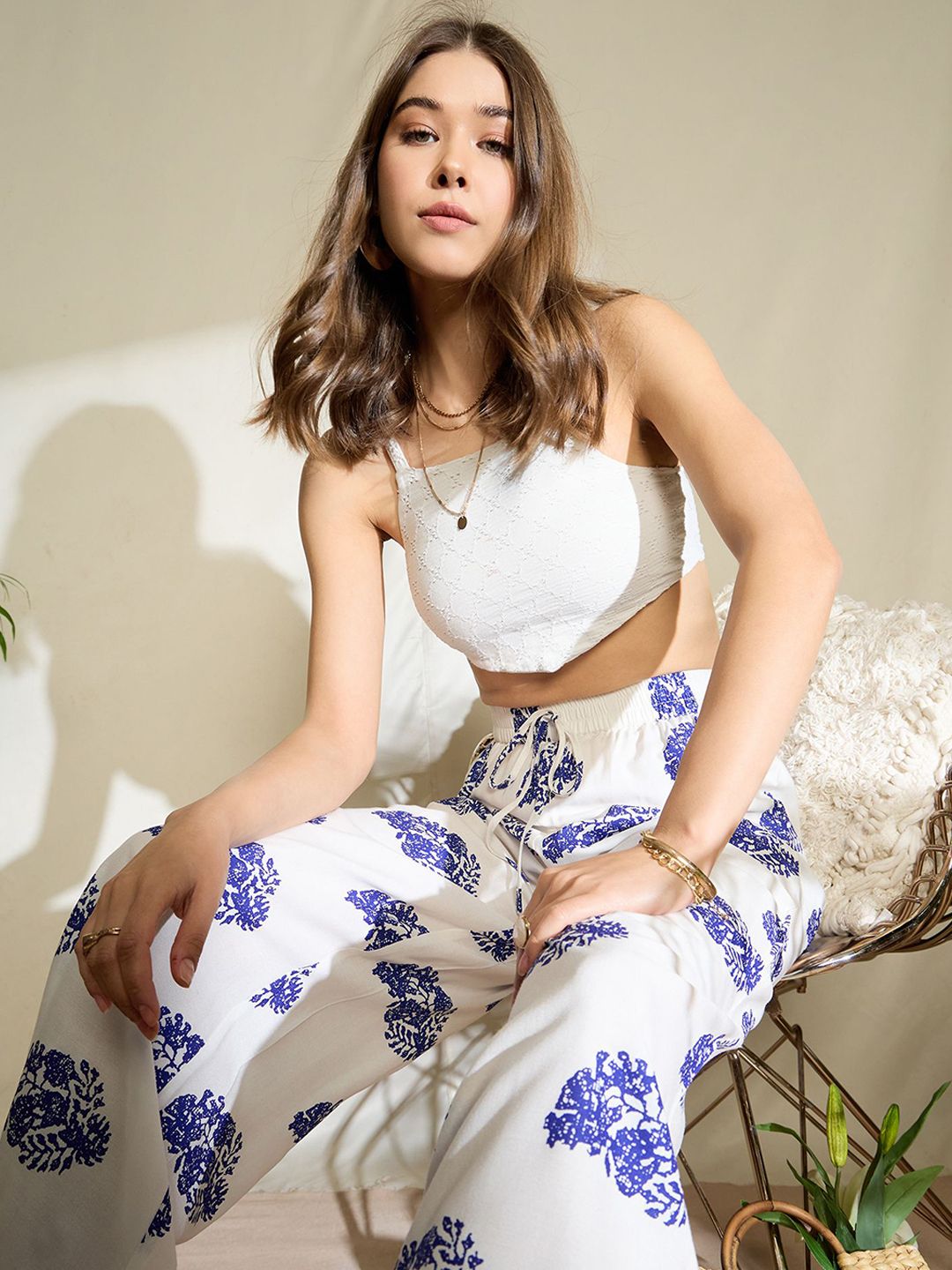 Berrylush Women Floral Printed High-Rise Trousers