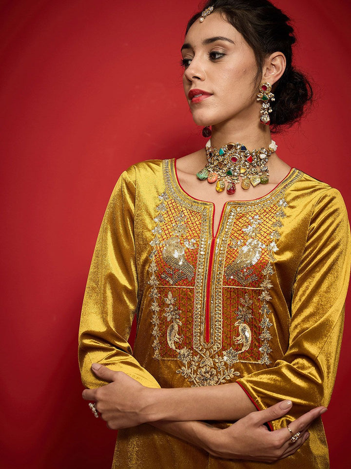 Shae by SASSAFRAS Women Embroidered Grandeur & Majestic Artwork Velvet Kurta