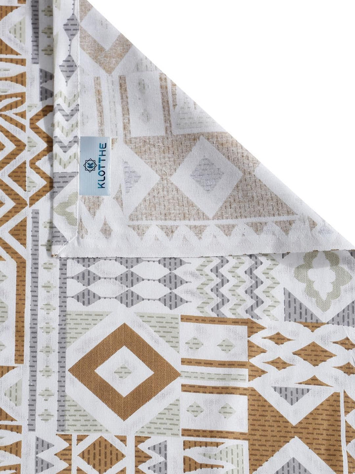 KLOTTHE Mustard Geometric Super King Bedsheet with 2 Pillow Covers