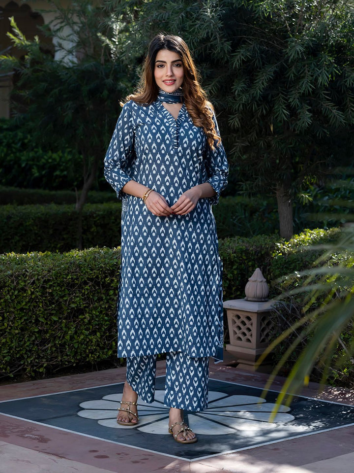 Kalini Floral Printed V-Neck Pure Cotton Straight Kurta dengan Palazzos dan Dupatta