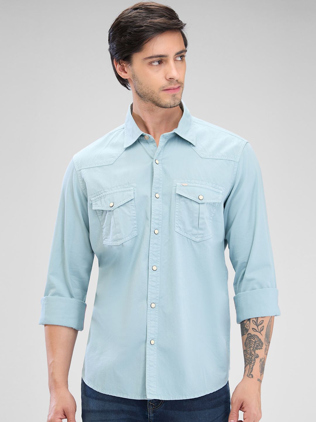 SPYKAR Men Solid Pocket Detailing Slim Fit Casual Shirt