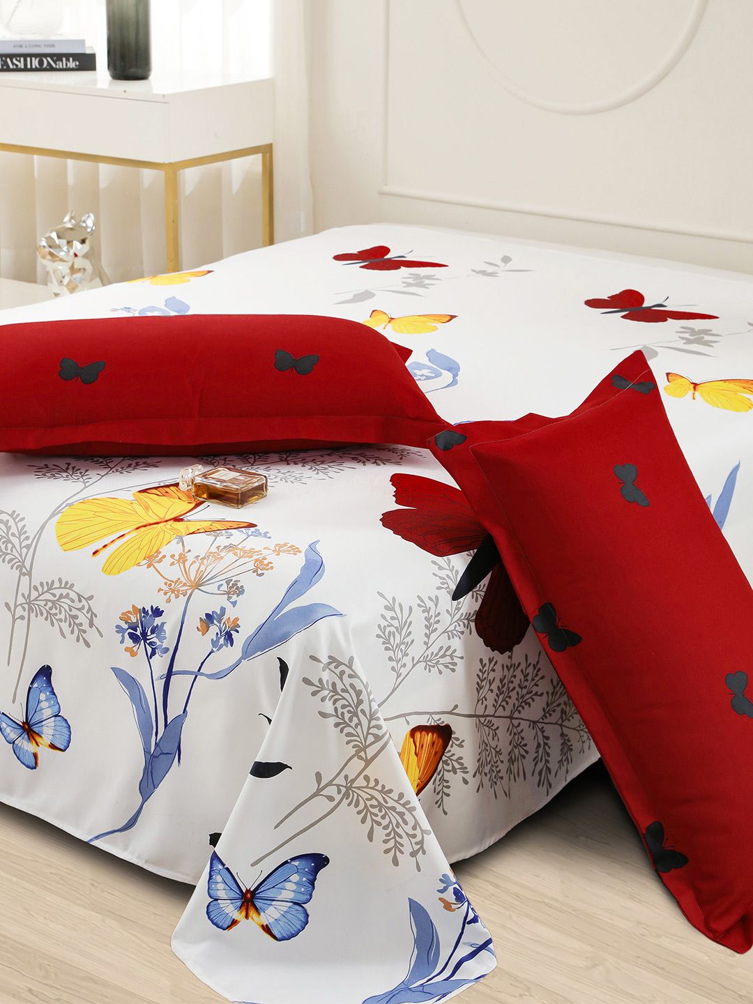 Story@home White & Red Floral Printed 240 TC Satin Finish Queen Bedsheet Set