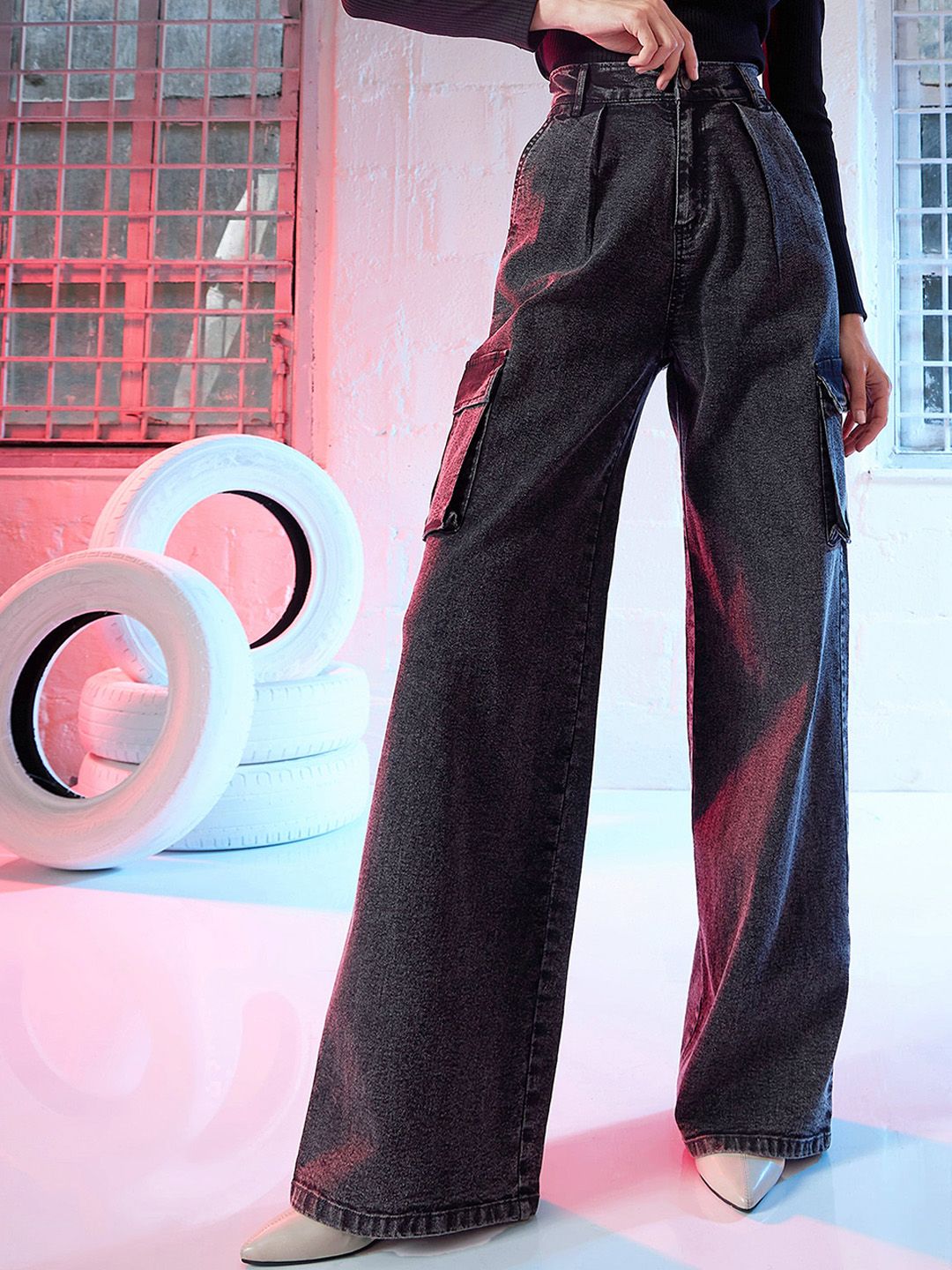 SASSAFRAS Women Black Straight Fit High Rise Clean Look Stretchable Cargo Jeans