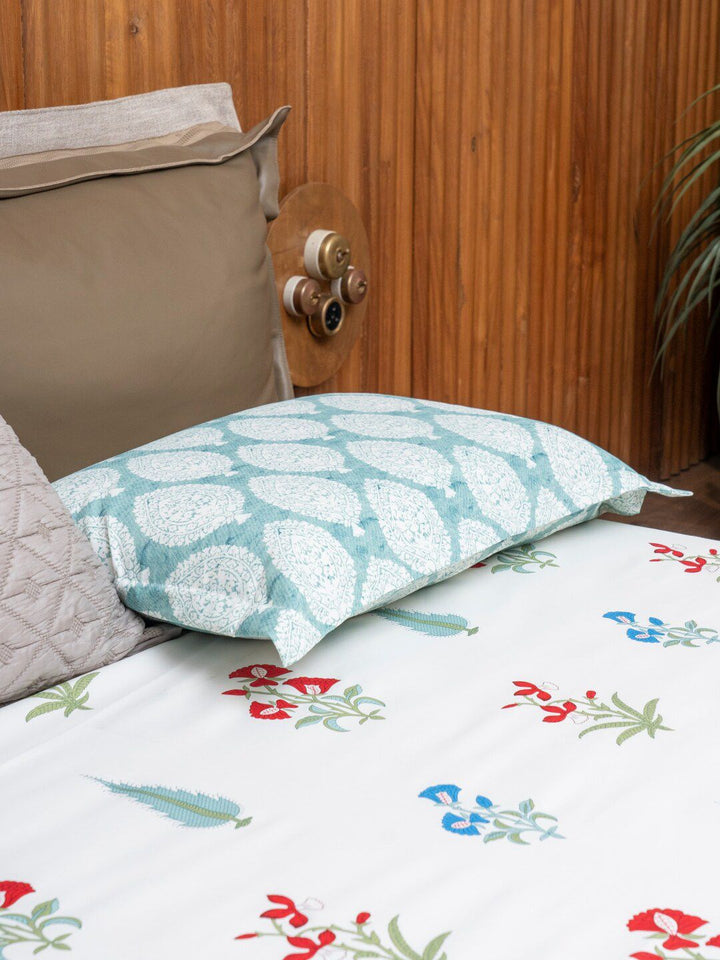 URBAN SPACE Regal White & Red Floral 220 TC Cotton Queen Bedsheet With 2 Pillow Covers