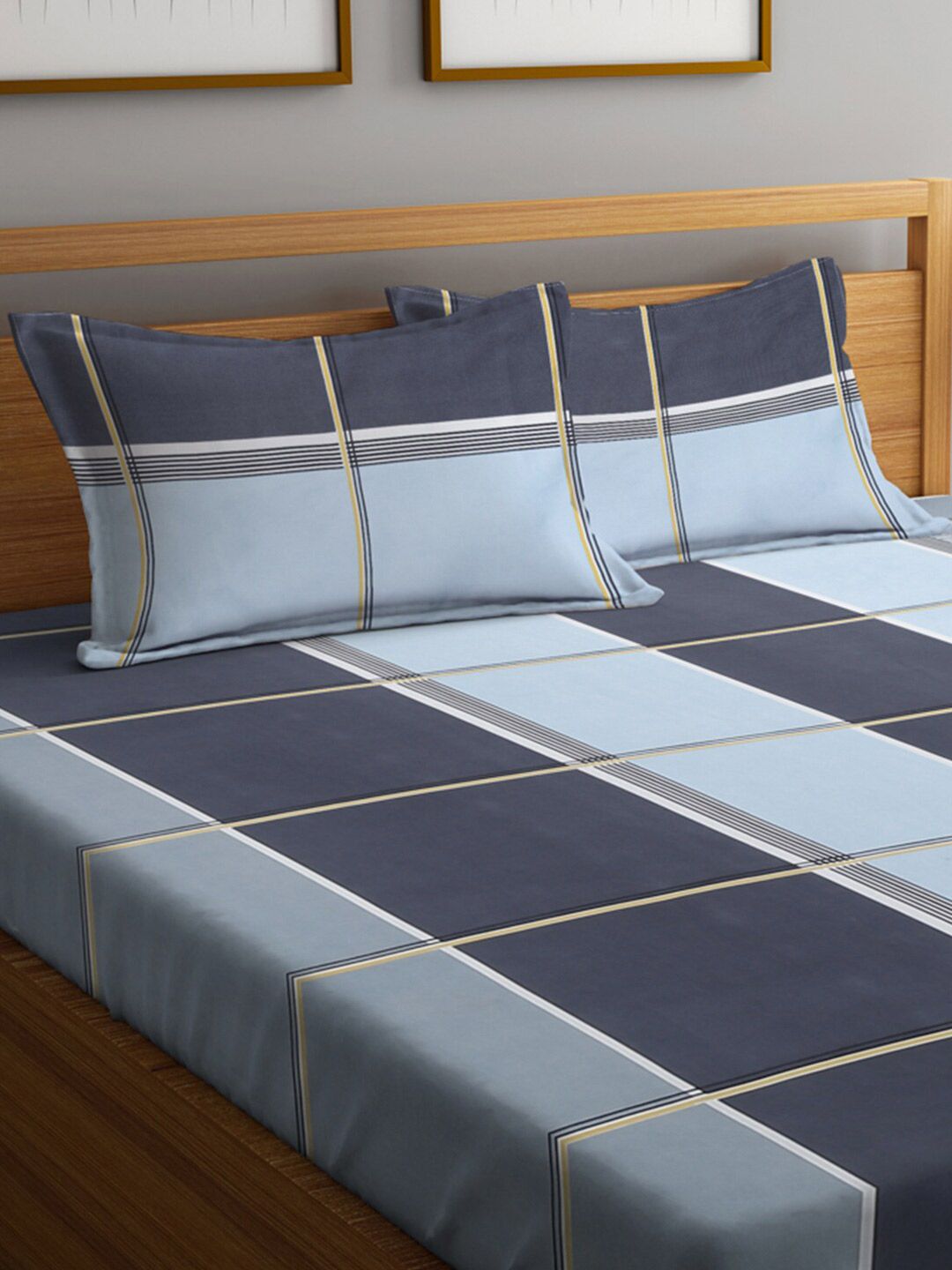 KLOTTHE Geometric Printed 300 TC King Bedsheet with 2 Pillow Covers