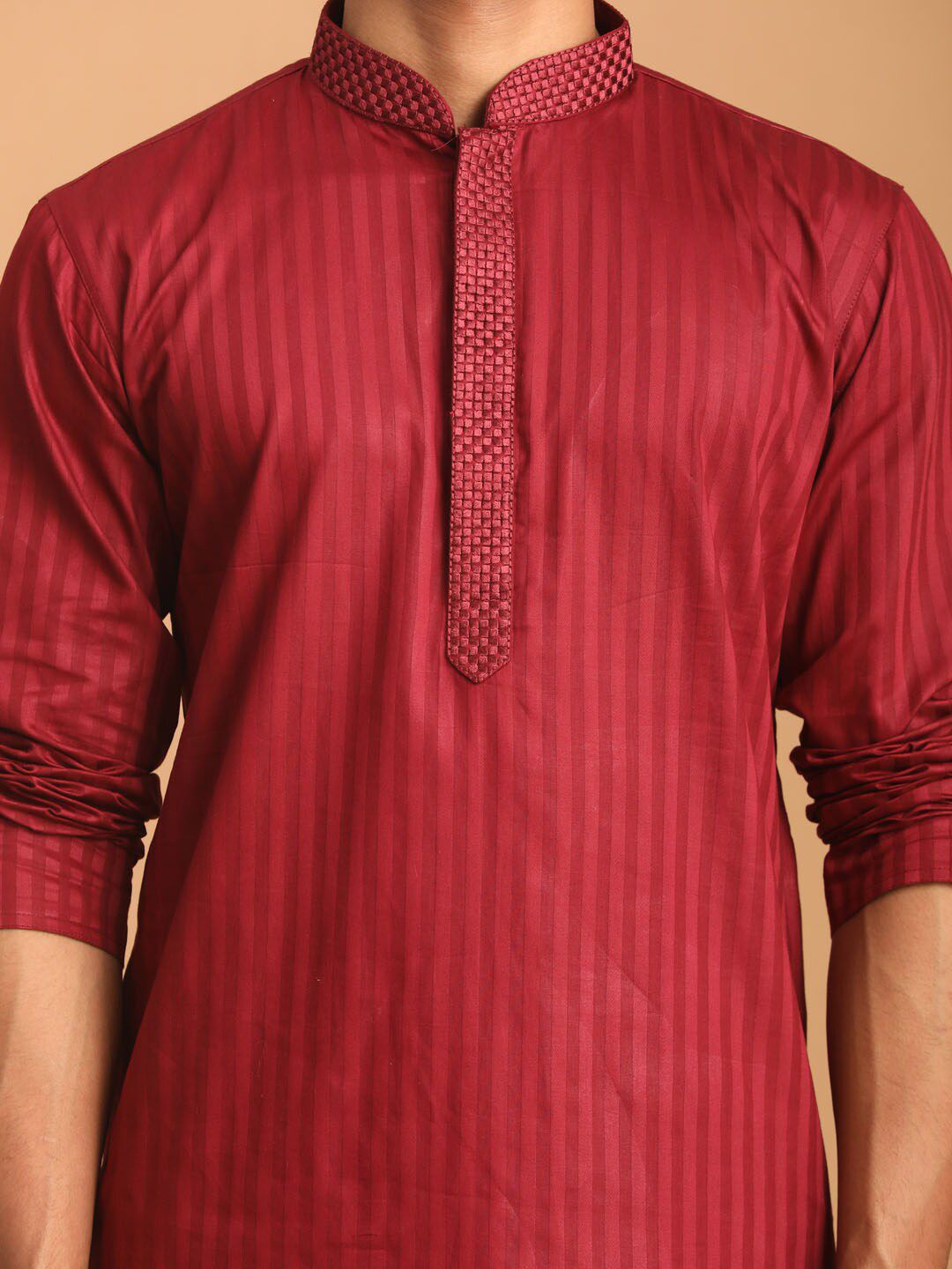 VASTRAMAY Striped Thread Work Kurta with Pyjamas