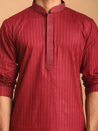 VASTRAMAY Striped Thread Work Kurta with Pyjamas