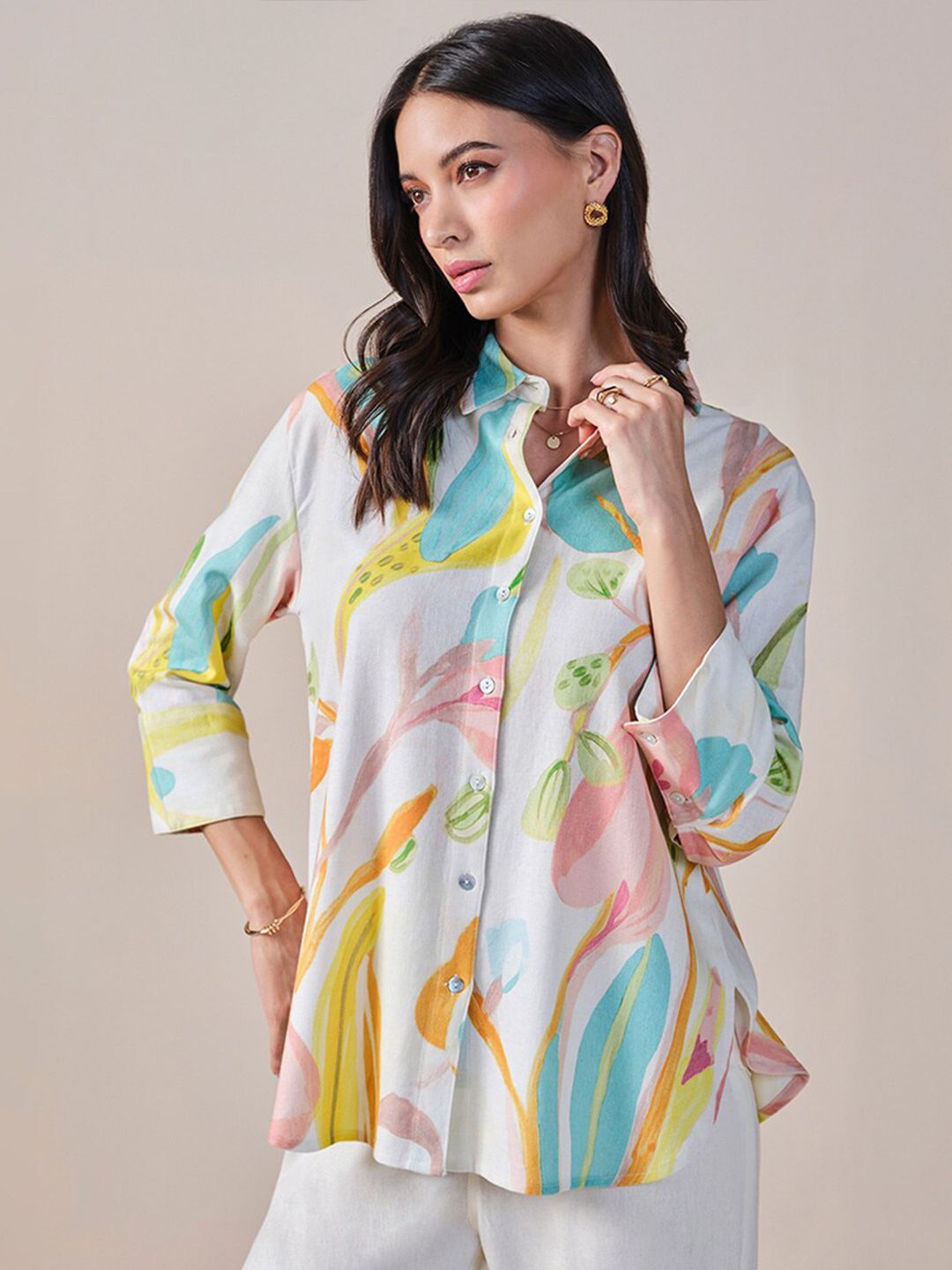 AND Print Shirt Collar Styled Back Top