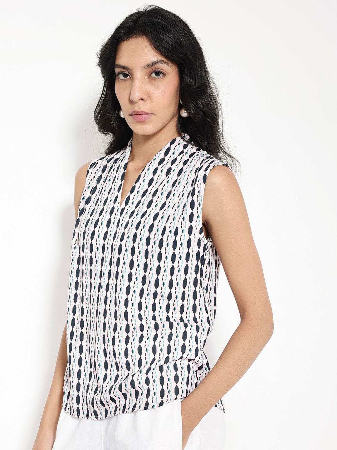 Rareism Geometric Printed V-Neck Cotton Top