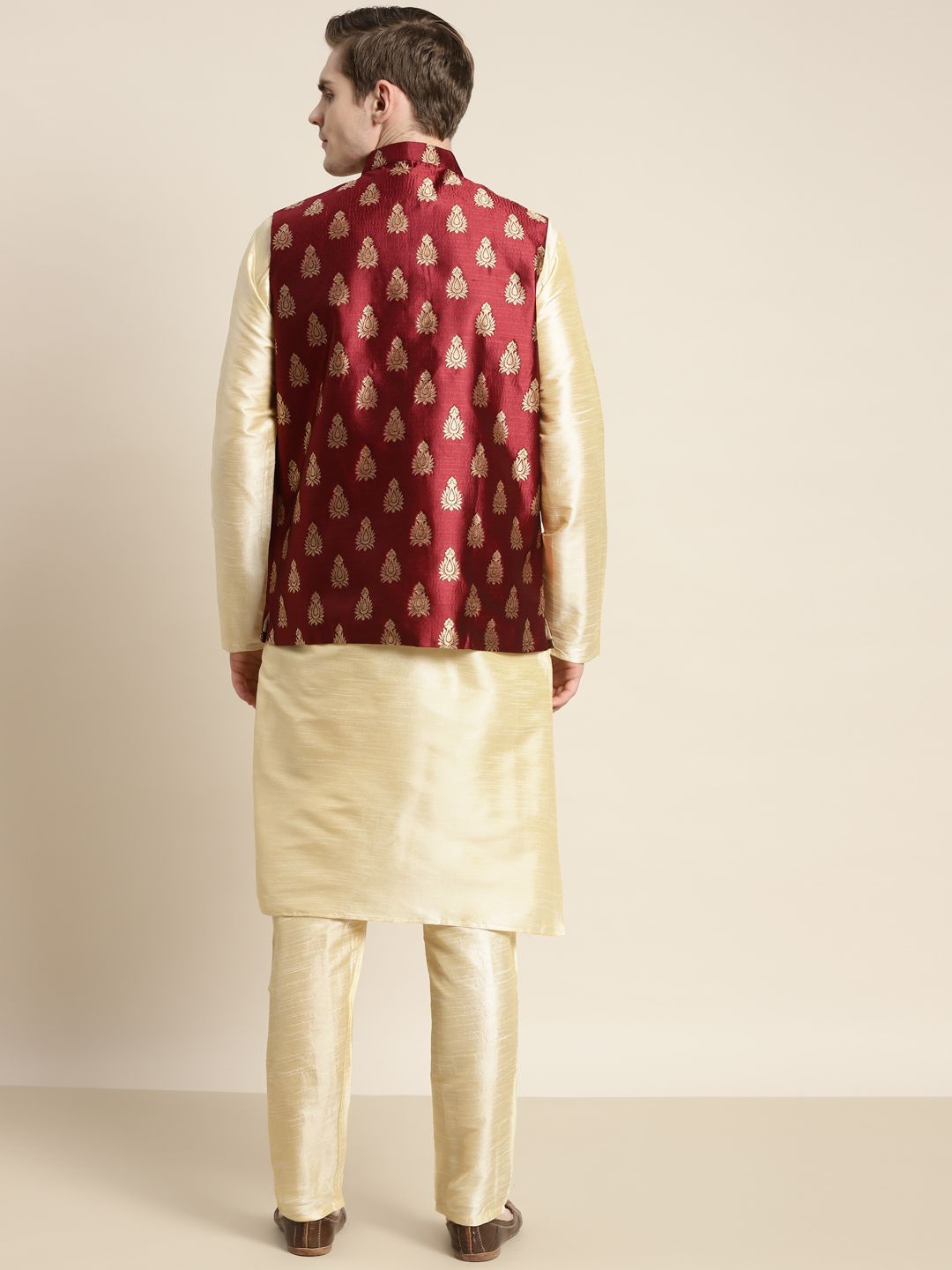 SOJANYA Kurta Motif Etnik Berwarna Emas Lelaki dengan Churidar