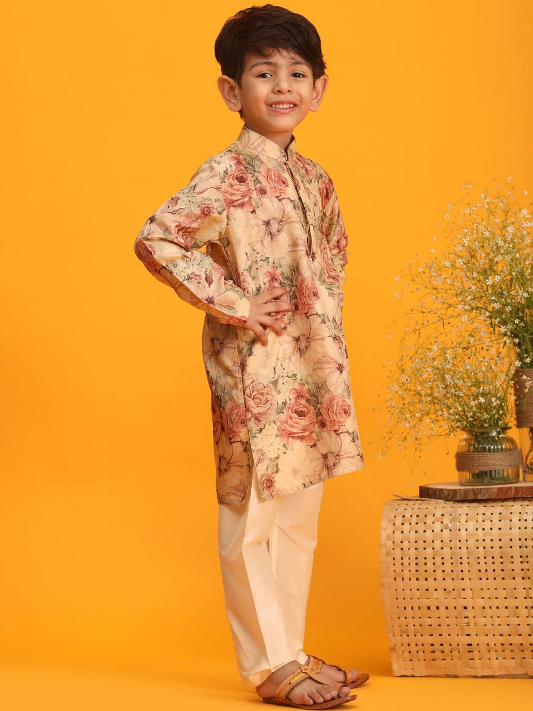 VASTRAMAY Boys Floral Printed Straight Kurta with Pyjamas